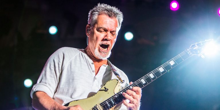 Em suas redes sociais guitarristas do mundo todo prestam homenagens a Eddie Van Halen.