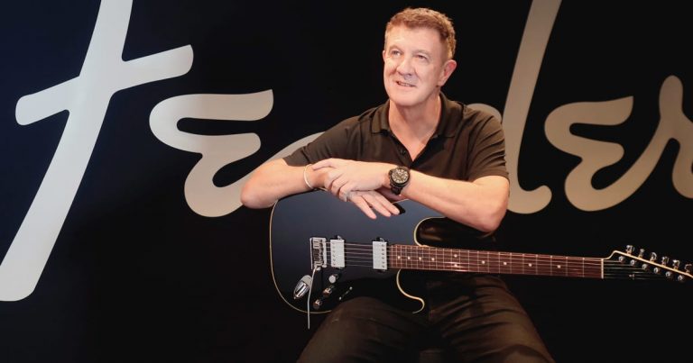 O CEO da Fender tentou (e falhou) comprar a strato #0001  de David Gilmour